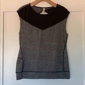 Lucy athletic wear top | Size S